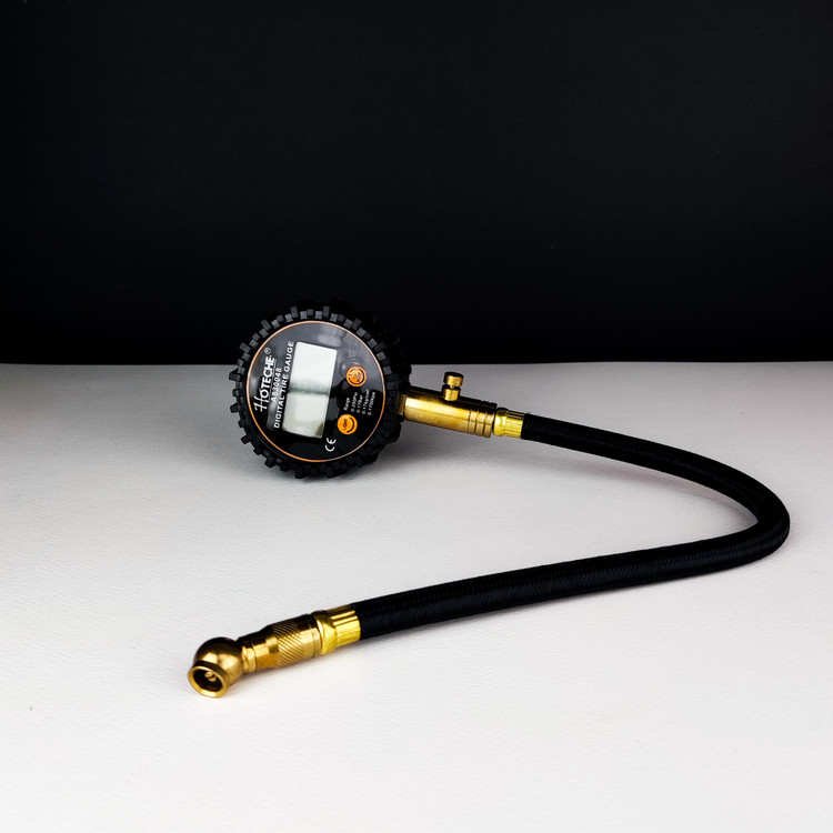 فشار سنج دیجیتالی لاستیک خودرو - درجه باد تایر - میزان دقت 0.1 - 200 psi - باطری خور - کله چرخشی 360 درجه - برند اصلی Hoteche هوتچ (830048) (قسطی)