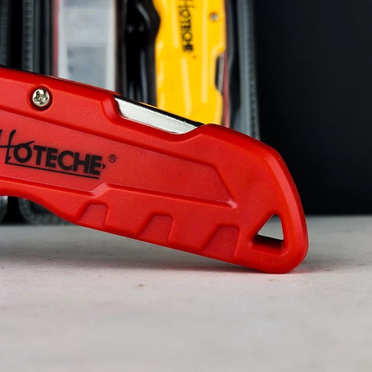 تیزبر و کاتر تاشو با تیغه 5 عدد جنس: دسته ABS، سر آلیاژ روی تیغه تعویض سریع رنگ:زرد،قرمز،آبی