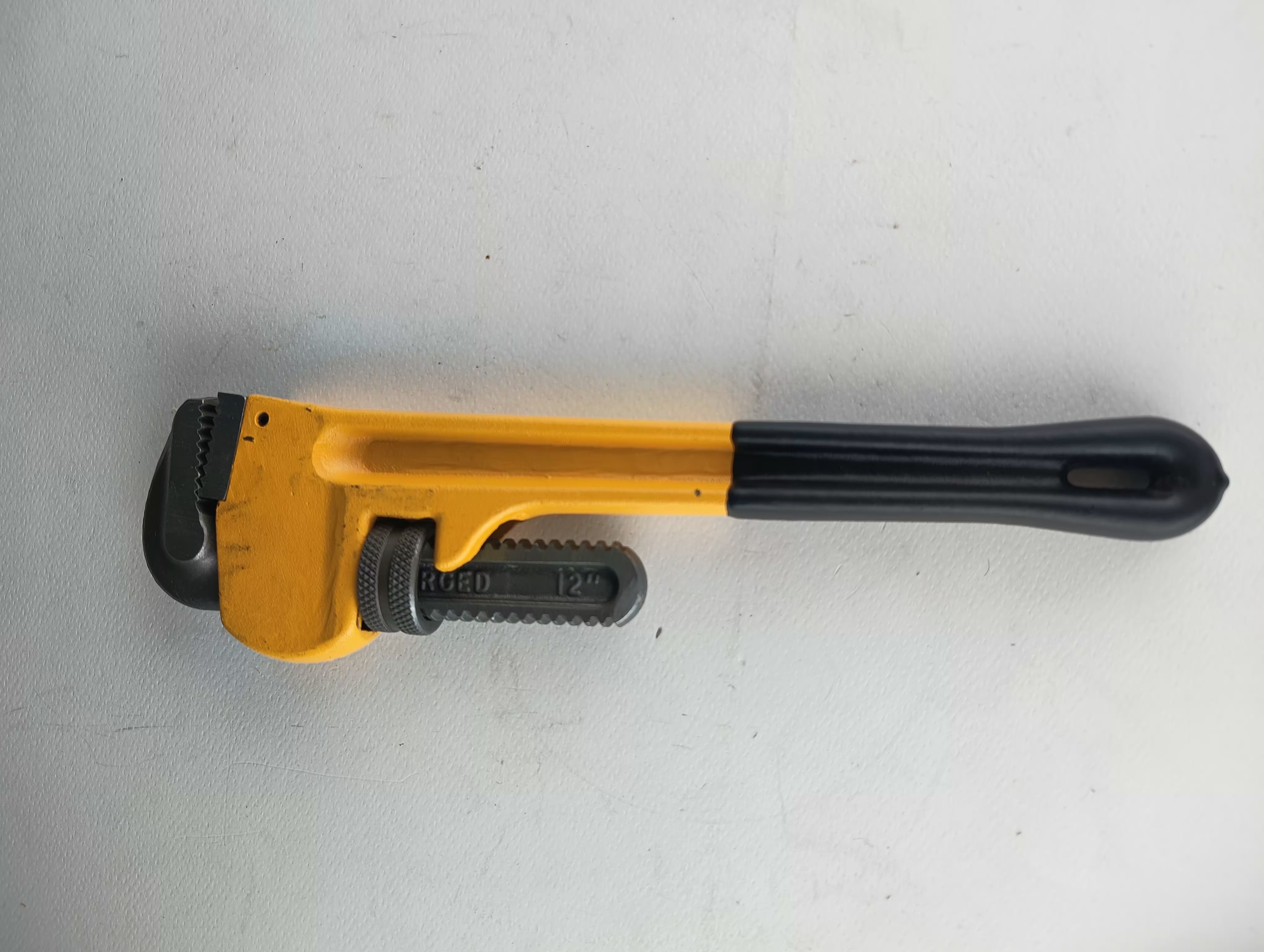 آچار شلاقی لوله گیر 14 اینچ / 355 میلی متر Hoteche جنس: فولاد کربن بالا فک های سخت و جلا داده شده دستگیره دستگیره غوطه ور پی وی سی کد(150104)