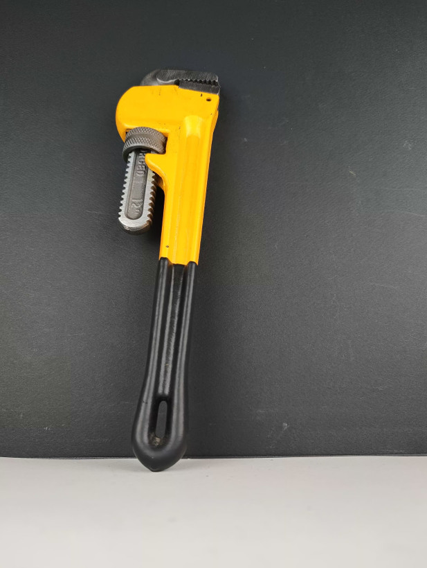 آچار شلاقی لوله گیر 18 اینچ / 450 میلی متر Hoteche جنس: فولاد کربن بالا فک های سخت و جلا داده شده دستگیره دستگیره غوطه ور پی وی سی کد(150105)