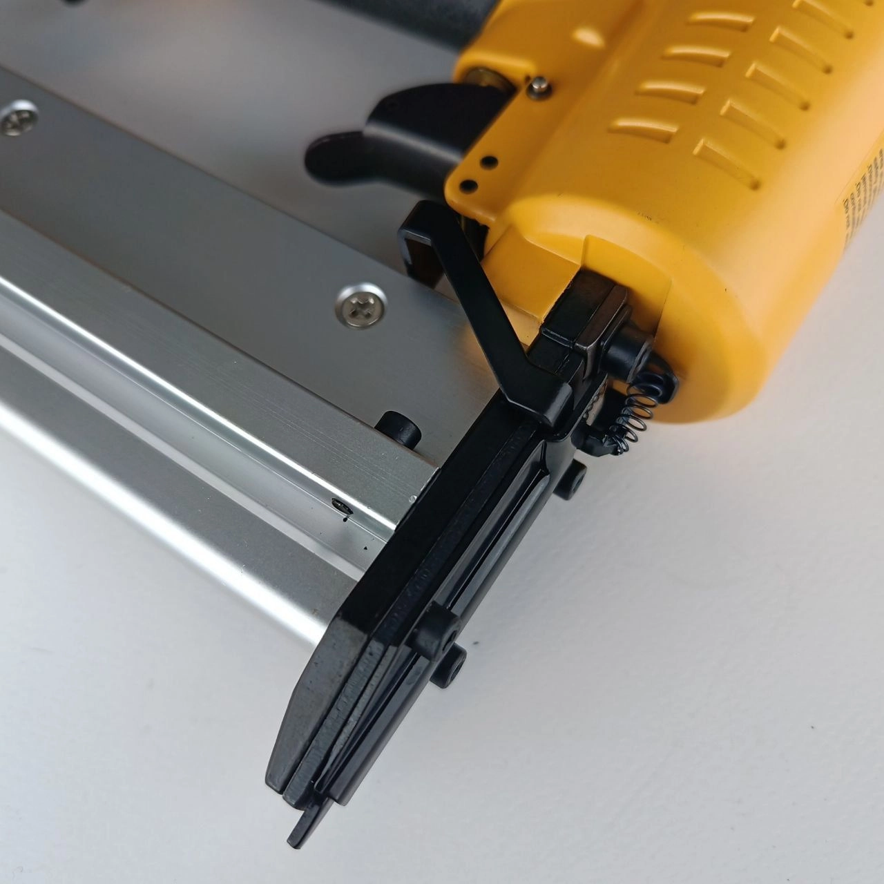 میخ کوب بادی صنعتی -زدن2میخ به صورت همزمان -ضامن آزاد سازی شستی -3 نوع کوبلینگ - بدنه فلزی برند اصلیHotecheهوتچ(831254)