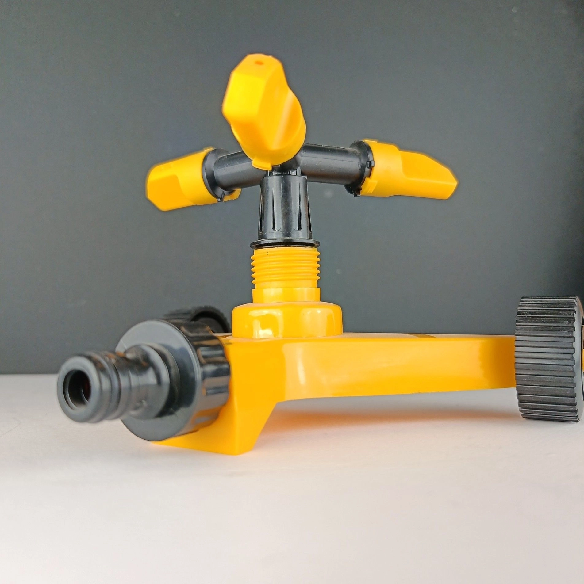 آبپاش باغچه ای گردان متحرک با قابلیت تنظیم حالت پاشش-جنس بدنه پلاستیک فشرده و با کیفیتABS-برند اصلیHotecheهوتچ(374032)