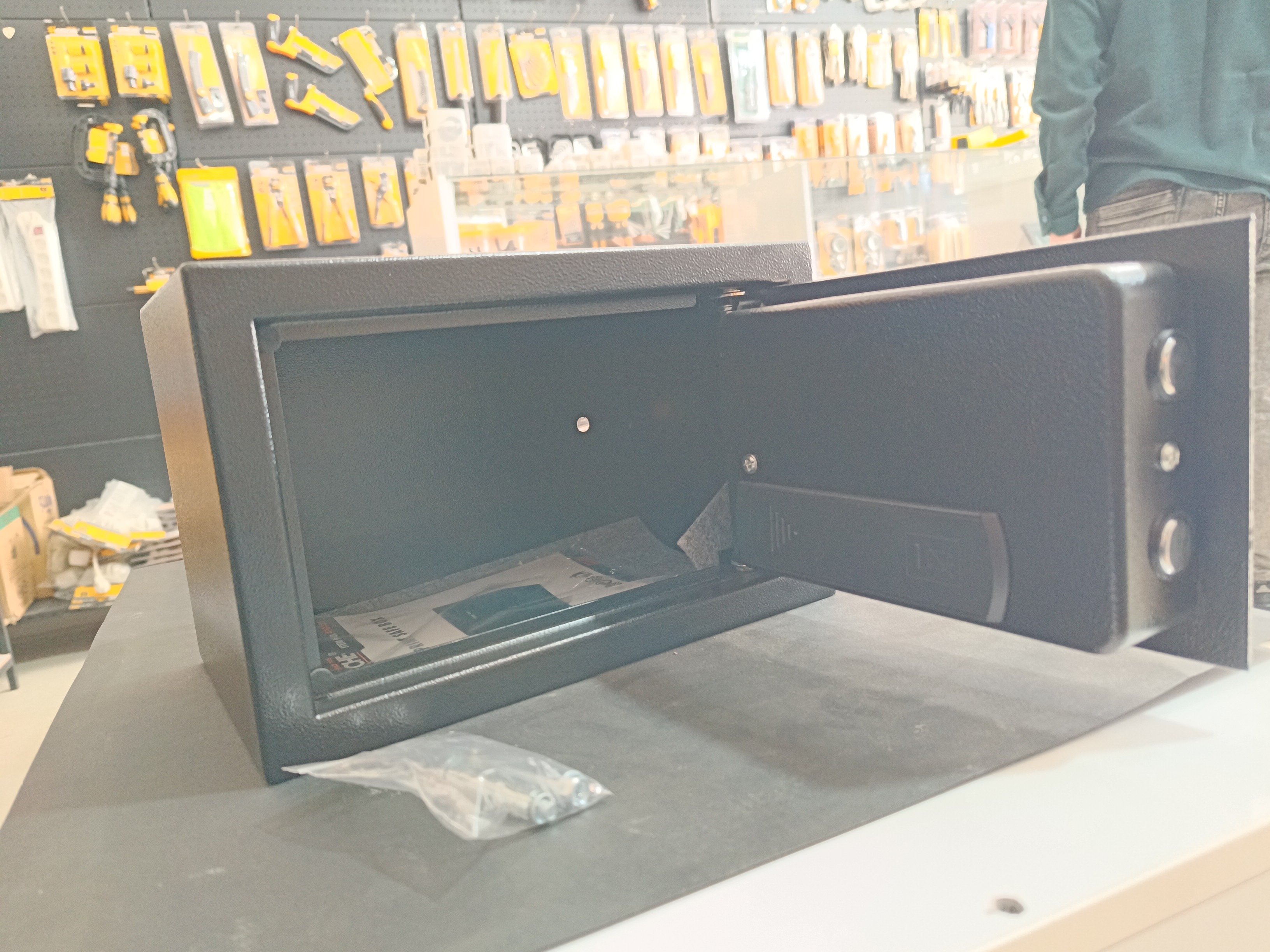 گاو صندوق امانات الکتریکی اثر انگشت (490031) Hoteche