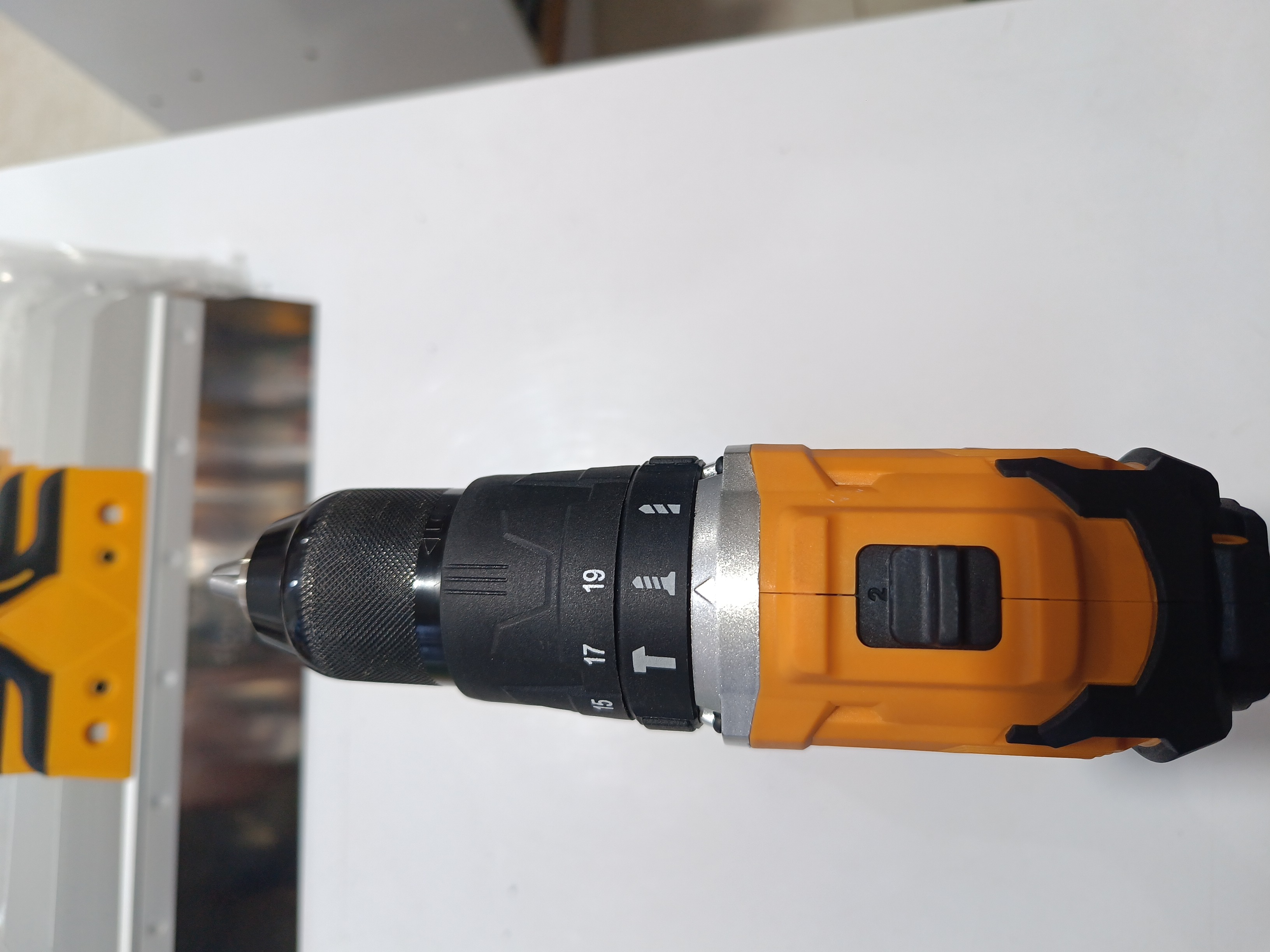 دریل پیچ گوشتی شارژی لیتیومی ۱۸ ولت بدون جعبه دار فوق صنعتی برند اصلی هوتچ کد محصول (800111)