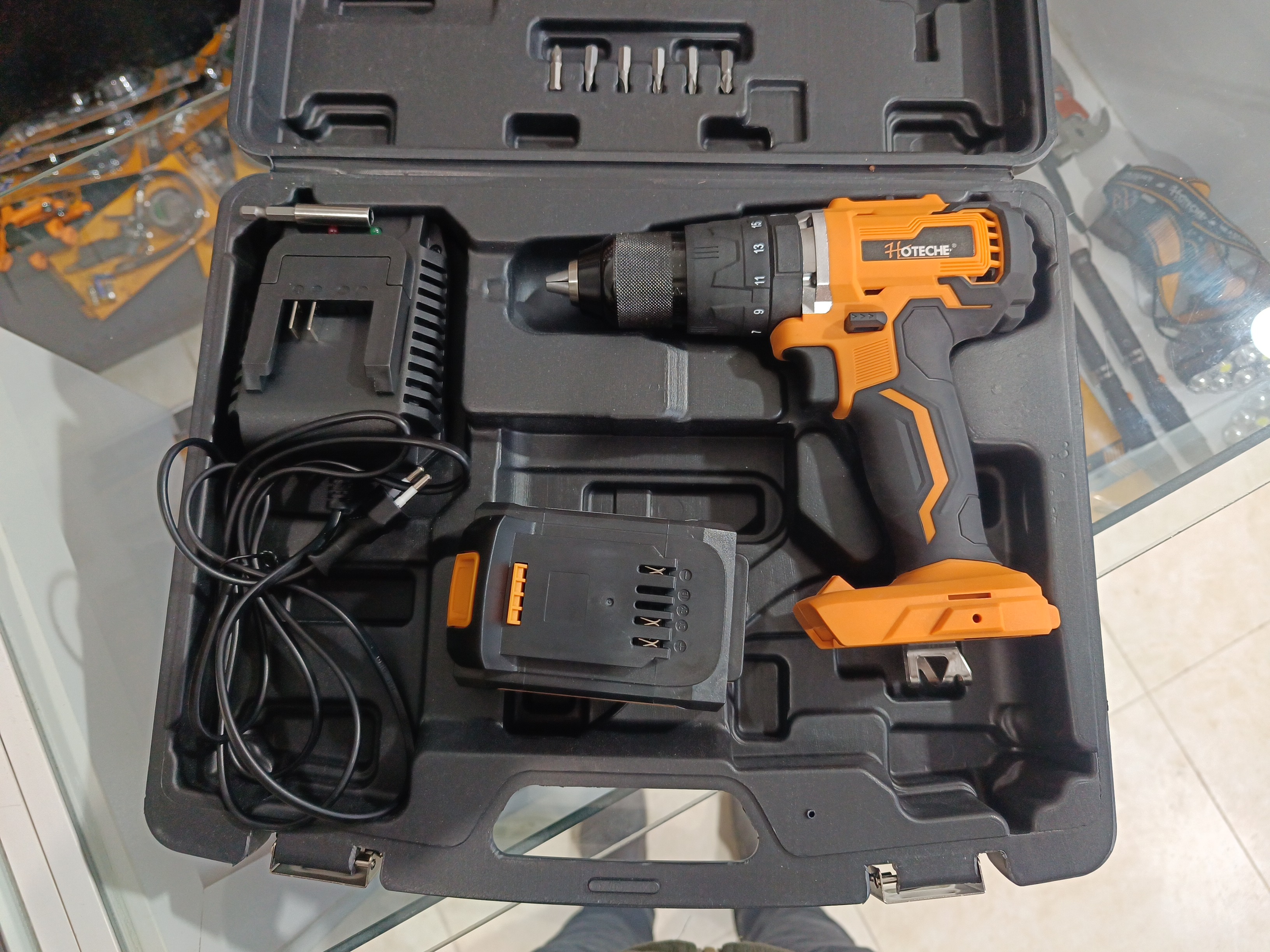 دریل پیچ گوشتی شارژی لیتیومی ۱۸ ولت بدون جعبه دار فوق صنعتی برند اصلی هوتچ کد محصول (800111)