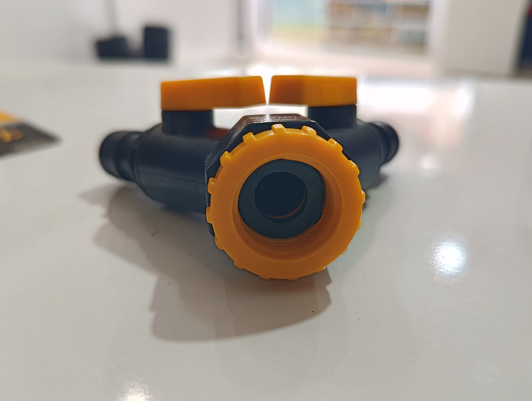 Hoteche three-way faucet connector (code 371116) Converts the faucet into two branches with separate control اتصال دهنده سه راهی شیر آب Hoteche (کد 371116) تبدیل شیر به دو شاخه با کنترل مجزا