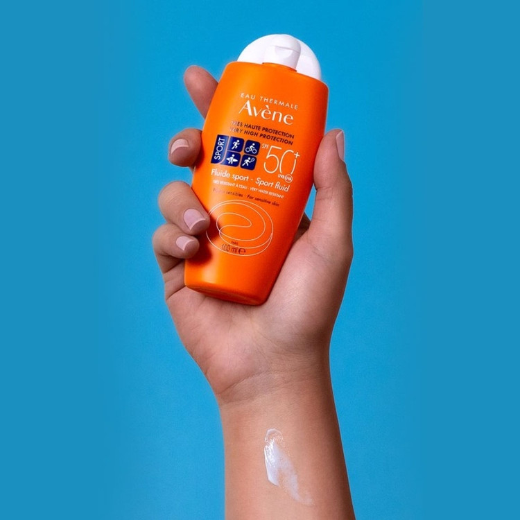 ضدآفتاب ورزشی SPF 50+ مخصوص پوستهای حساس فلوئید صورت و بدن بسیار مقاوم در برابر آب و عرق Sports sunscreen SPF 50+ for sensitive skin. Face and body fluid, highly resistant to water and sweat