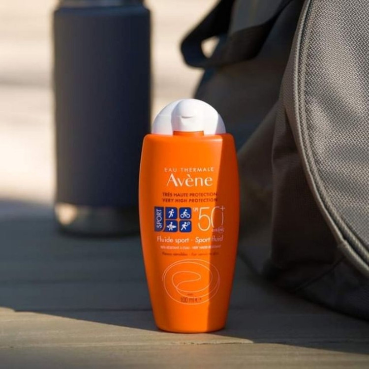 ضدآفتاب ورزشی SPF 50+ مخصوص پوستهای حساس فلوئید صورت و بدن بسیار مقاوم در برابر آب و عرق Sports sunscreen SPF 50+ for sensitive skin. Face and body fluid, highly resistant to water and sweat